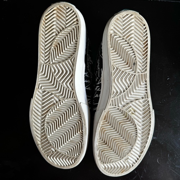 Lacoste Men's Jump Serve Slip on Sneaker. Preloved worn once. - Picture 8 of 10